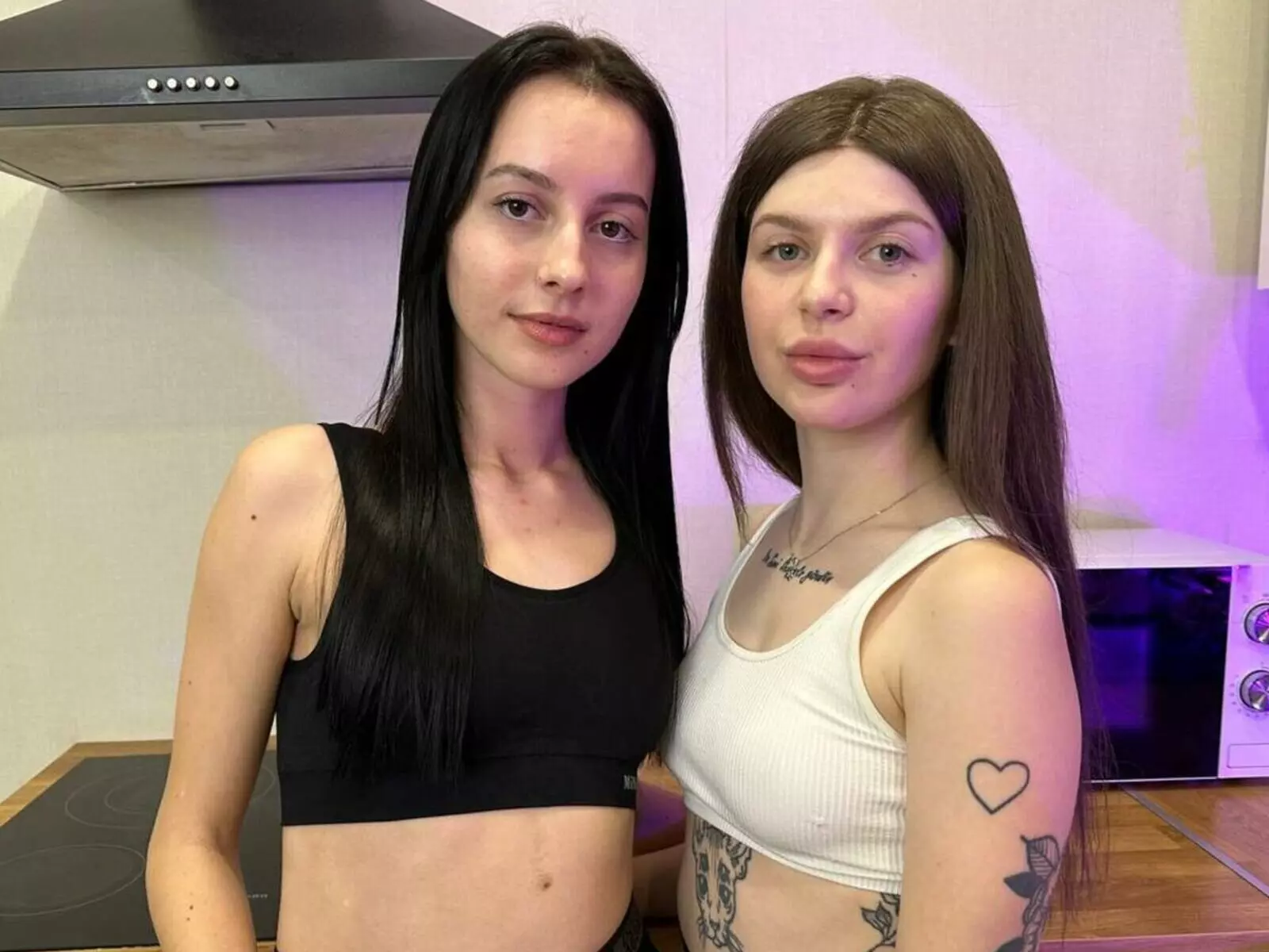 AmeliaandTrisha livejasmin