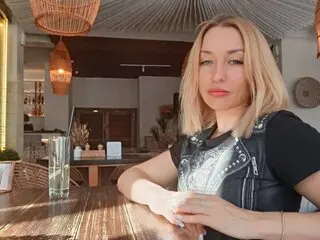 KiraSwanl livejasmin