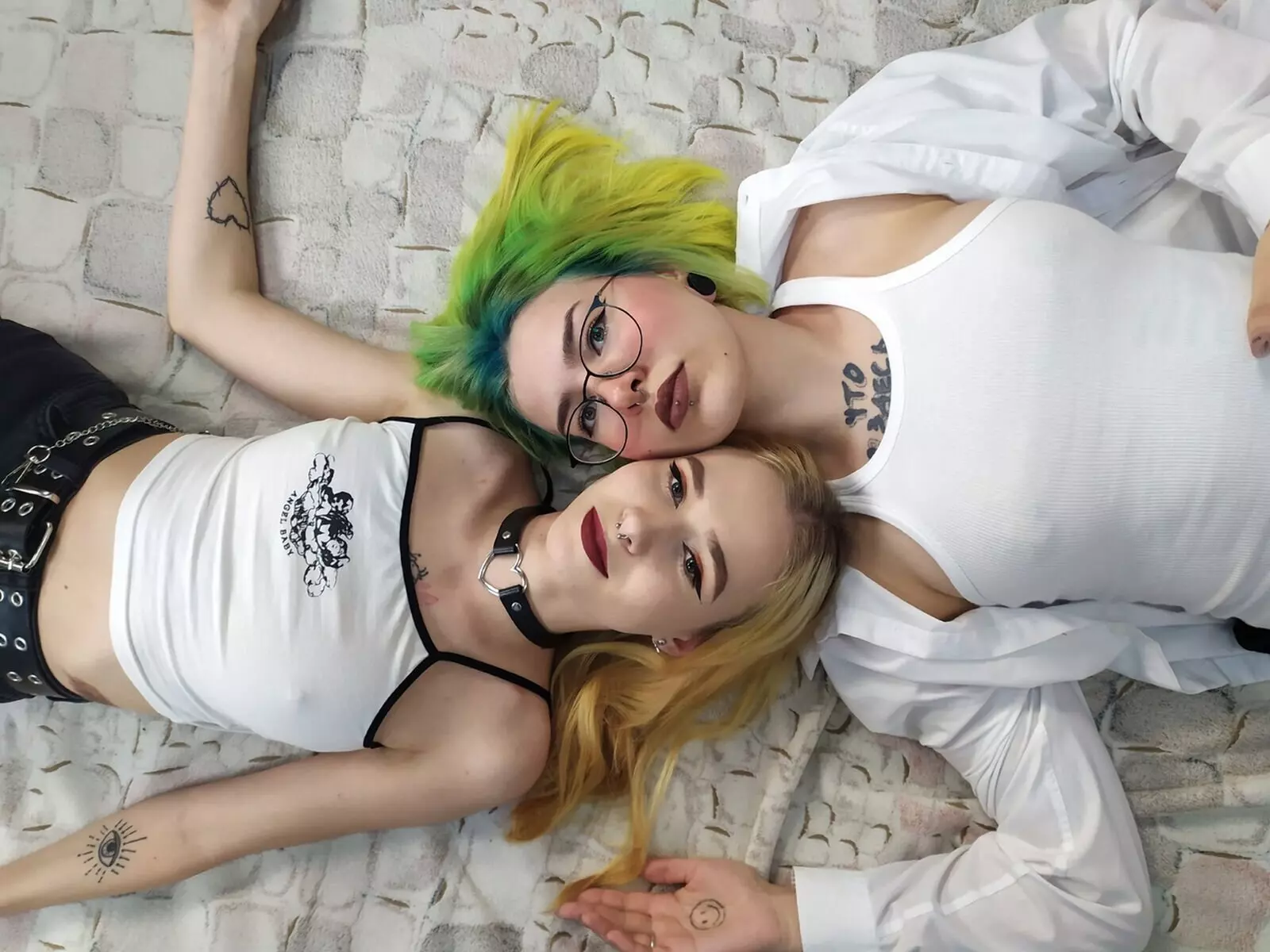 MollyAndAlison livejasmin